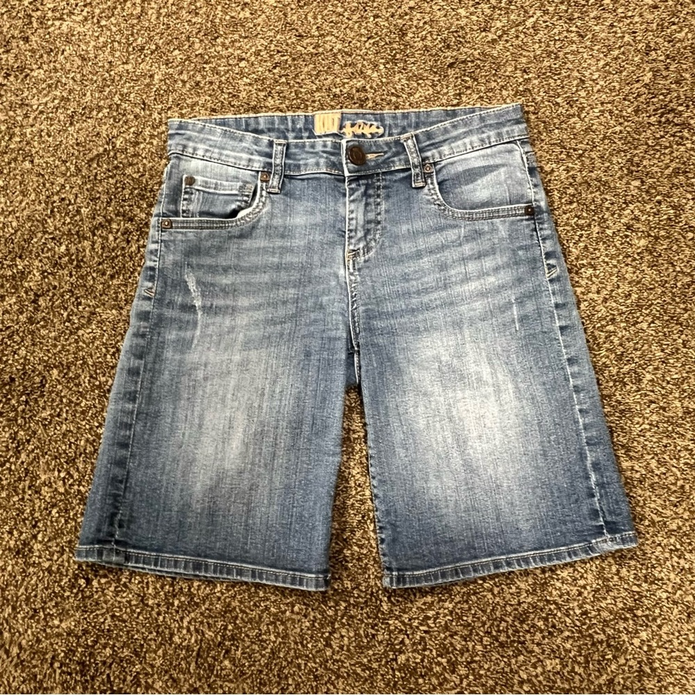 Kut from the Kloth Bermuda jean shorts women’s size 4 mid rise light wash